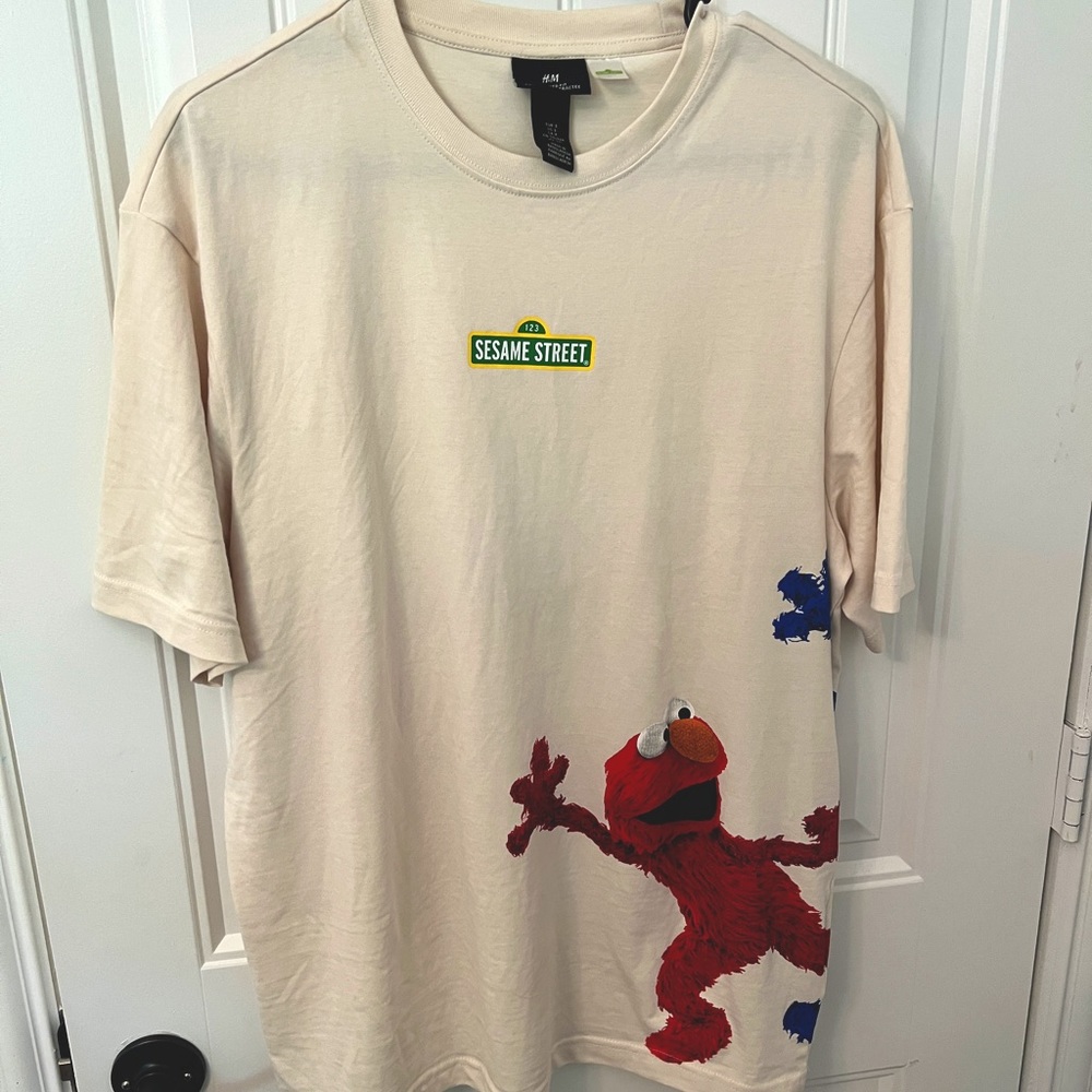 H&M Sesame Street t-shirt! Elmo & Grover